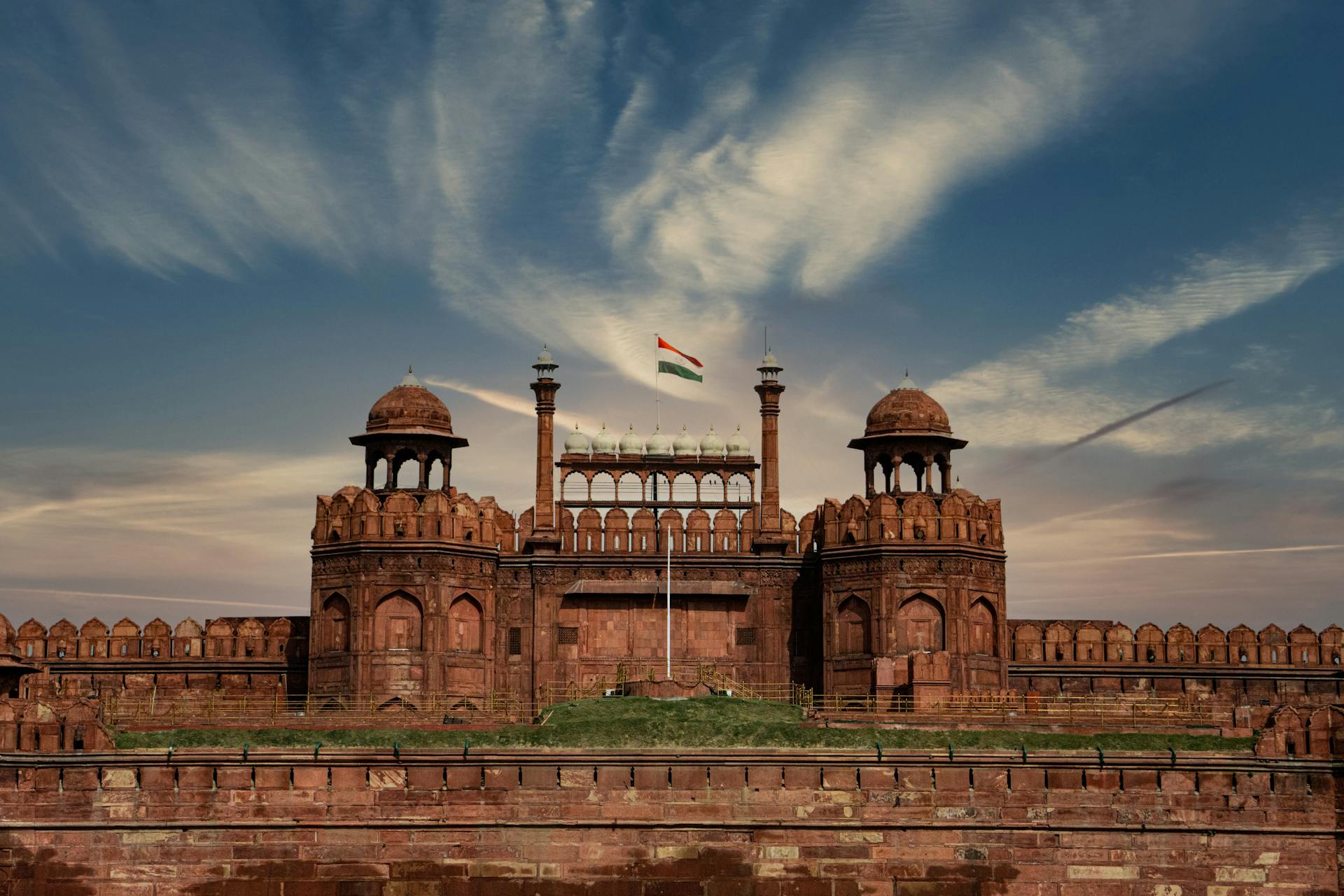 Cloudy Red Fort - India Blog